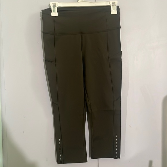 Lululemon crops - Picture 1 of 2